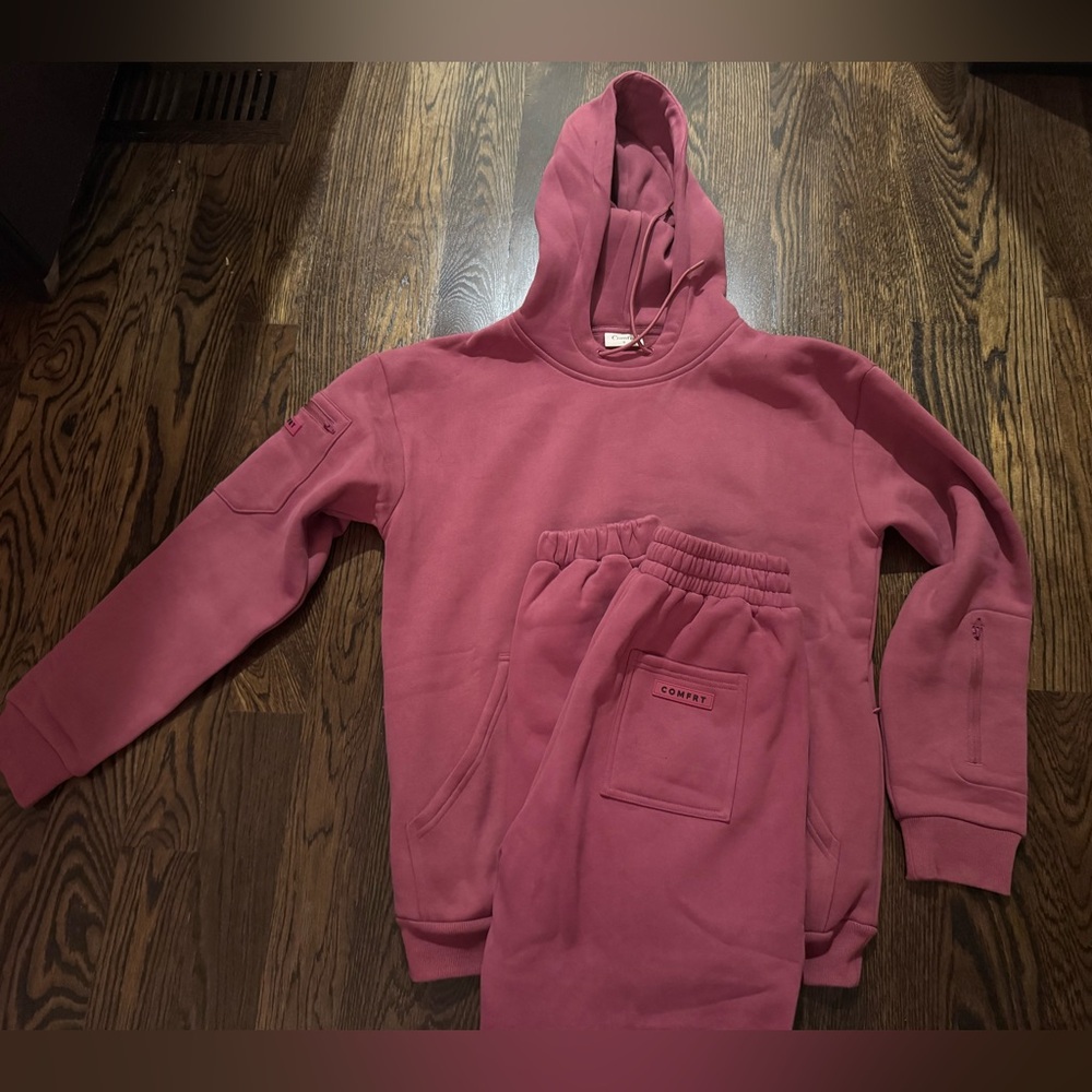 BRAND NEW Comfrt Airplane Mode Travel hoodie and sweatpants, small